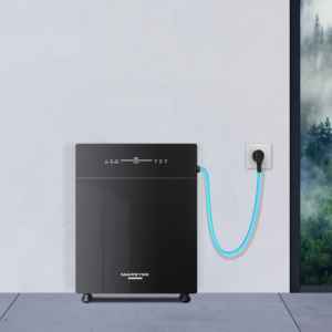 Marstek Venus E thuisbatterij bij een woning met zonnepanelen in de Achterhoek